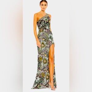 NWT MAC DUGGAL
Embellished Floral One Shoulder Gown